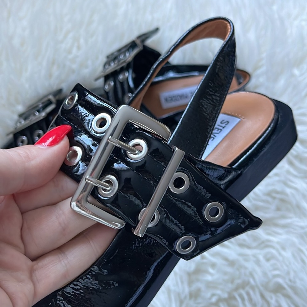STEVE MADDEN GRAND AVE SANDAL BLACK PATENT - Picture 10 of 16